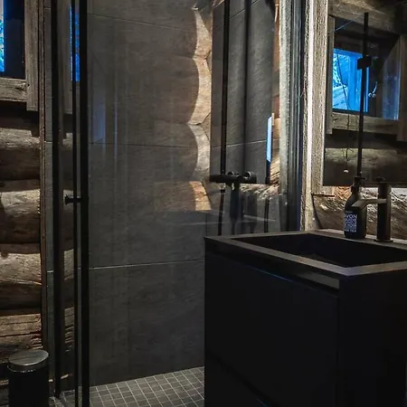 Hideout - Snowfall * Levi