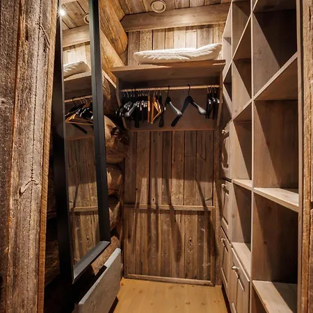 Nyaraló Hideout - Snowfall *